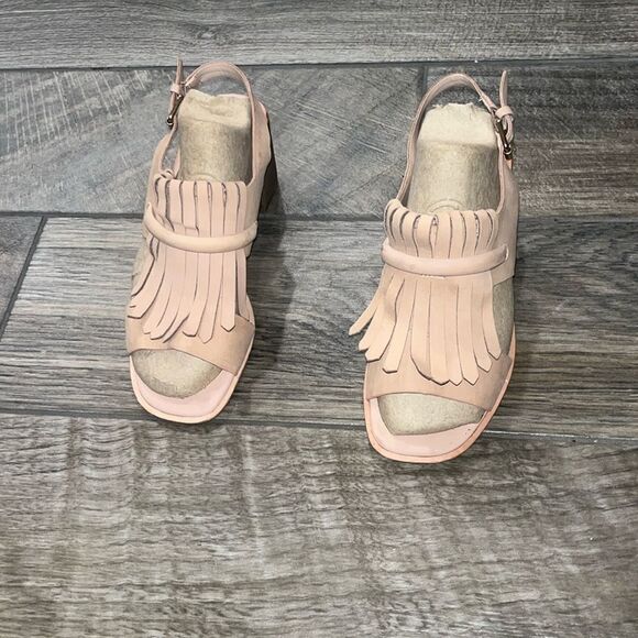 G.H. Bass & Co  3” heel tan leather sandals - Picture 2 of 5